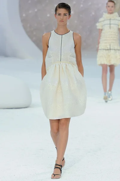 Look 12